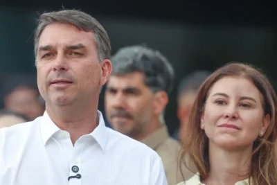 Governo Trump dará vistos a Flávio Bolsonaro e sua família