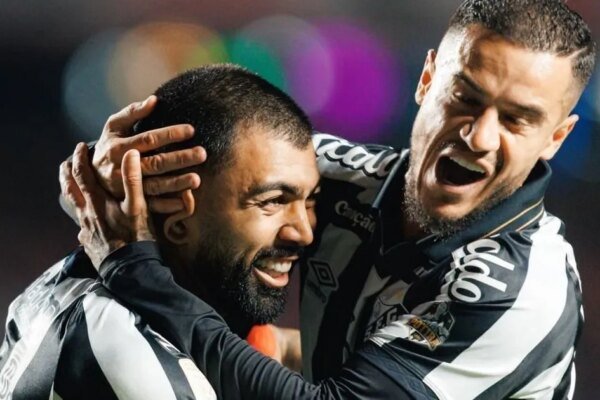 Gabigol brilha, e Santos vence o São Paulo em jogo atrasado do Brasileirão