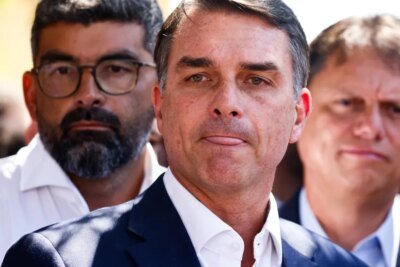 PF revela que Flávio não passou por controle migratório brasileiro