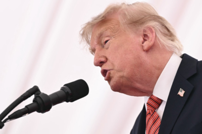 Trump confirma que Vance entrou em contato com o Irã, mas nega reinício de negociações