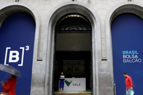 Estrangeiros colocam recorde de R$ 10 bilhões na bolsa após 1º turno