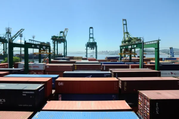 Balança comercial tem superávit de US$ 7,74 bilhões em setembro
