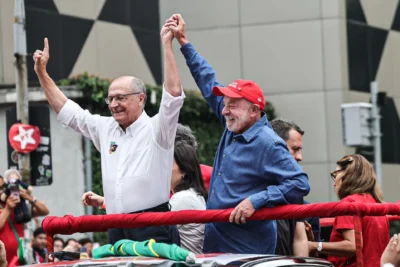 Lula tem quase o dobro de votos de Flávio em Roma e vence em Genebra e Finlândia