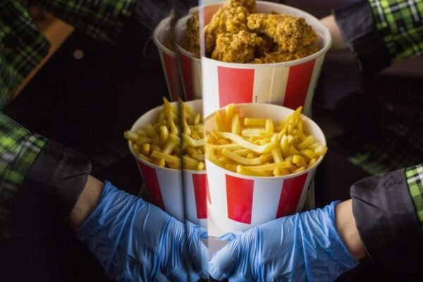 Os bastidores da disputa entre Coca-Cola e Pepsi por milhares de máquinas de refrigerante do KFC