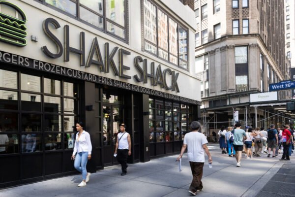 Shake Shack chega ao Brasil em 2027 para abocanhar um mercado de R$ 40 bilhões