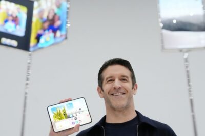 O iPhone dobrável foi uma promessa de anos da Apple. Ele chegou e a fila de espera já chega a 2027