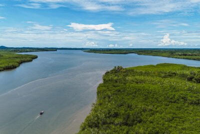 Porto no Panamá vira palco de disputa entre empresário e bilionário