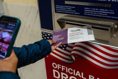 Votação antecipada nos EUA bate recorde de 2022, com vantagem para democratas
