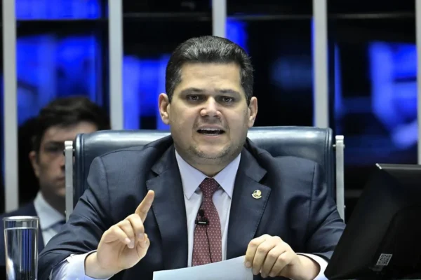 Senado prevê votação de PEC que acaba com escala 6×1 na próxima semana