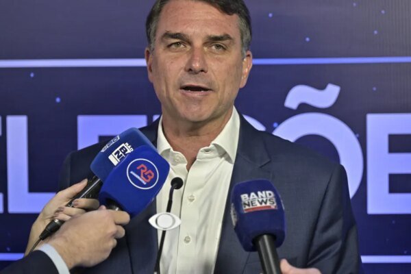 Flávio Bolsonaro é ‘cúmplice’ do assassinato da menina Ana Clara, diz Lula