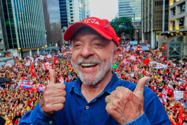 Contra todas as evidências em contrário, a alegria