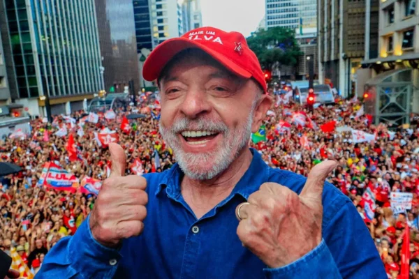Lula terá de escolher entre duas gerações para formar o seu novo ministério