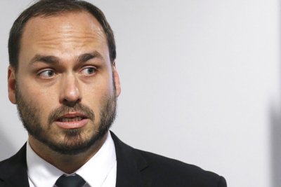 Após fuga de Flávio, Carlos posta vídeo de Bolsonaro falando em ‘combater nazifascismo’