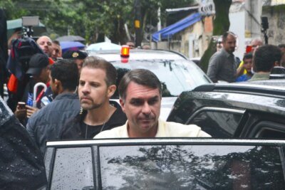 Senador dos EUA diz que eleição foi ‘roubada’ e chama Flávio de ‘legítimo presidente’