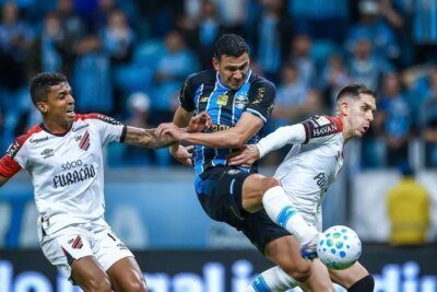 Brasileirão: Grêmio vence Athletico-PR e recoloca Internacional no Z4