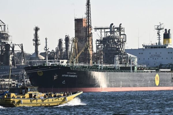 Petróleo fecha a US$ 117, na máxima desde abril, após ataques à Arábia Saudita