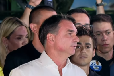 Flávio acena à base e usará jurídico para questionar eleição, diz advogado