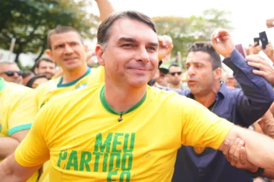 Queda da Bolsa expõe aposta do mercado em cortes que Flávio escondia dos eleitores