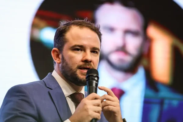 Durigan promete MP do ‘imposto do pecado’ para depois das eleições e fala em acordo com setores afetados
