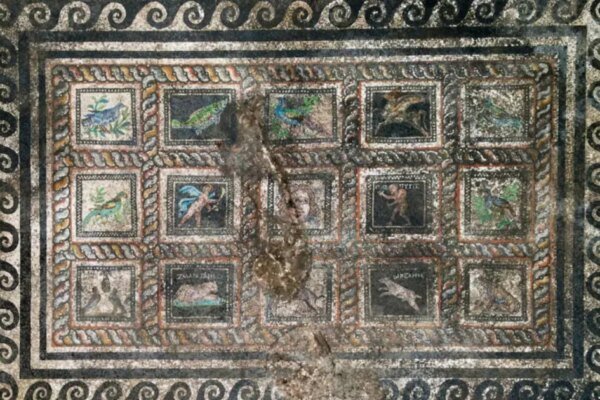 Arqueólogos encontram mosaico de 1.800 anos com 15 cenas, mas um gato e um cachorro chamam atenção por detalhe incomum