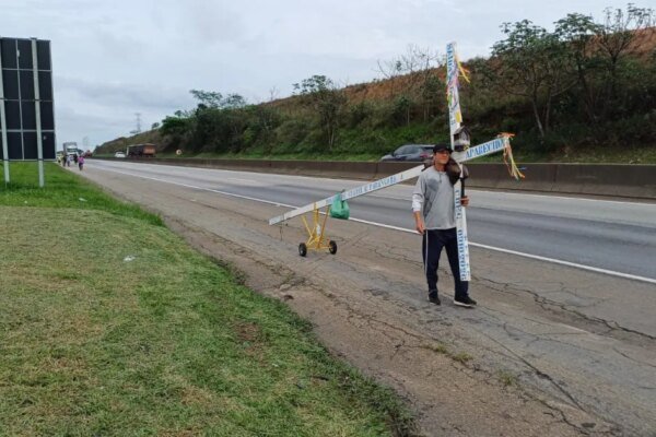 Fila e roupas claras: PRF orienta romeiros que vão a Aparecida pela Dutra