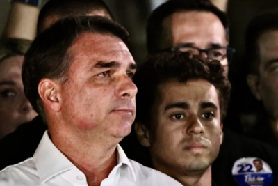Flávio planeja asilo político nos EUA e se encontrará com Eduardo nesta quarta-feira