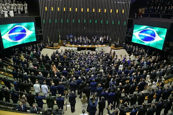 Oposição tenta incluir redução da maioridade penal na PEC da Segurança