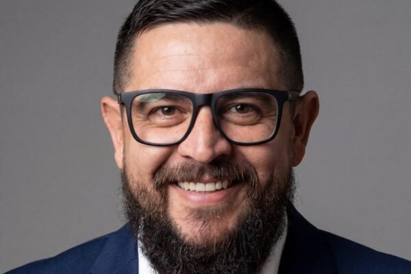 A Máquina Cega e o Voto Barato: O Case Delegado Tayah e a Arrogância Digital da Esquerda
