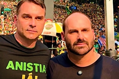 Carlos diz que Bolsonaro voltou a ter crises de soluço e sente saudade de Flávio