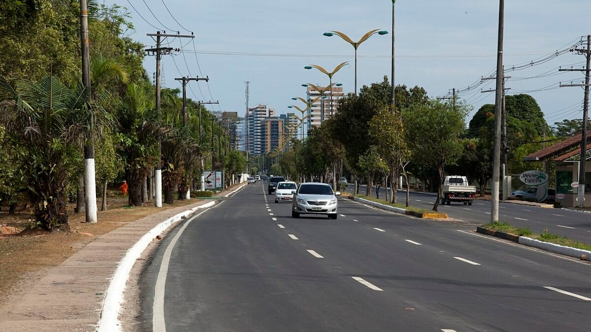 Trecho da Avenida Coronel Teixeira na zona oeste de Manaus. Foto: Rui Faquini / Portal da Copa