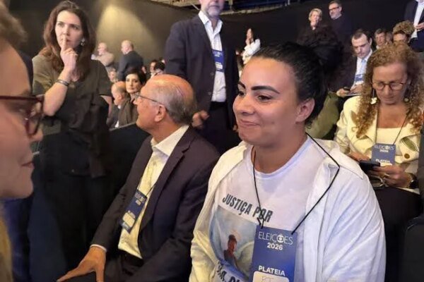Mãe de Ana Clara vai a debate da ‘Globo’; morte da menina é tratada por Lula e Flávio