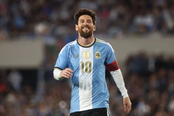 Messi se emociona na despedida: “Gostaria de estar aqui a vida inteira”