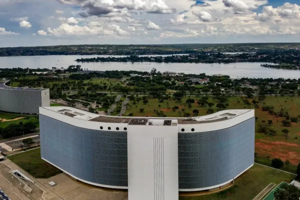TSE determina isonomia após IA da Meta barrar imagens de Lula