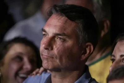Flávio Bolsonaro desiste de pedir anulação das eleições depois de ser convencido por aliados