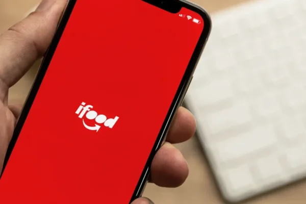 iFood compra Caju e amplia disputa com gigantes do vale-refeição