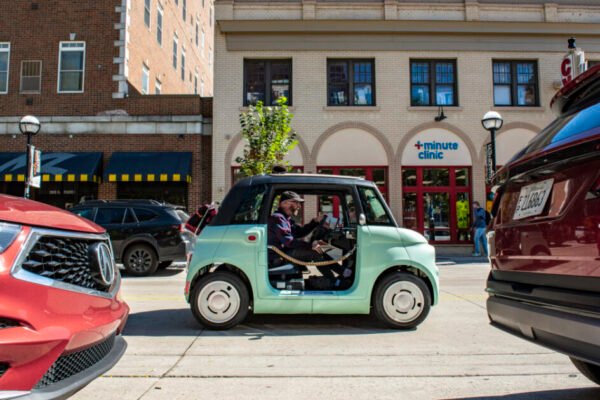 Minha semana num microcarro elétrico: alegria, culpa e fúria a 40 km/h