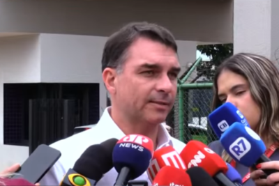 Flávio Bolsonaro vence Lula na Papudinha, onde Vorcaro está preso