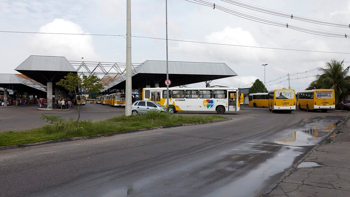 Ônibus do transporte coletivo urbano em terminal de Manaus. Foto: Portal da Copa / EBC