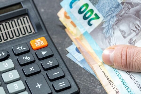 Imposto de renda no 13º salário: como é a isenção para quem ganha até R$ 5 mil