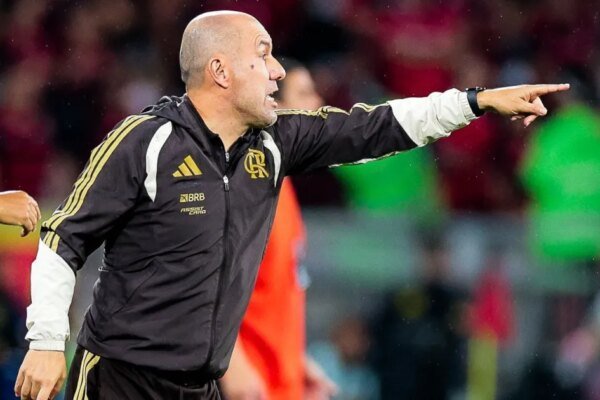 Leonardo Jardim destaca motivação do Flamengo no Brasileiro após “luto”