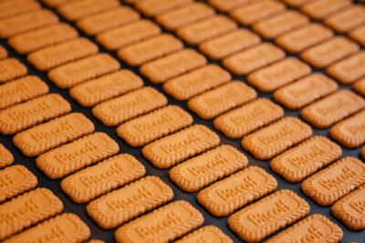 Sucesso nos aviões: como o Biscoff virou uma marca global e chegou ao Brasil