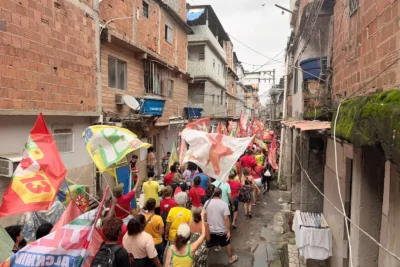 Moradores de favelas do Rio de Janeiro declaram voto em Lula nas redes sociais