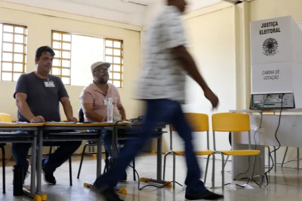 Nunes Marques, presidente do TSE, vota em Brasília após acompanhar abertura de sessão