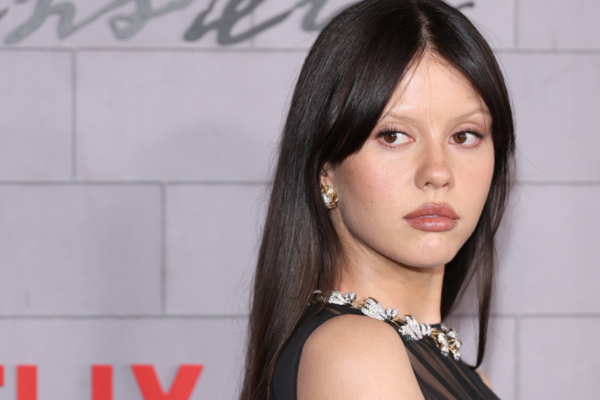 Mia Goth faz 33 anos; relembre produções de terror com a atriz