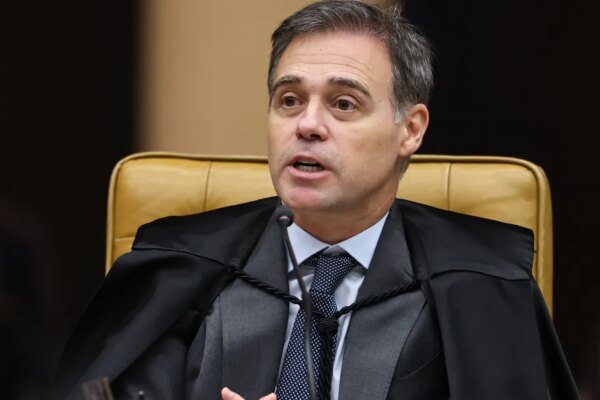 Ministro do STF André Mendonça vota em Brasília