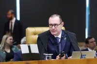 Parlasul expressa preocupação com prorrogação do horário de votação