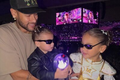 Neymar curte show do BTS com Bruna Biancardi e as filhas Mavie e Helena