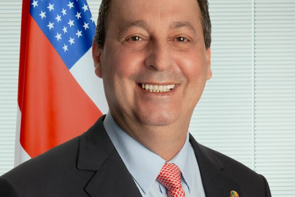 Omar Aziz reúne prefeitos e alinha metas de saúde no interior