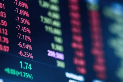 Ibovespa afunda 18% e tem pior semana desde 2020; dólar salta 9%