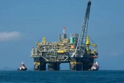 Petróleo sobe mais de 2%, vai a US$ 111 e atinge maior preço desde maio